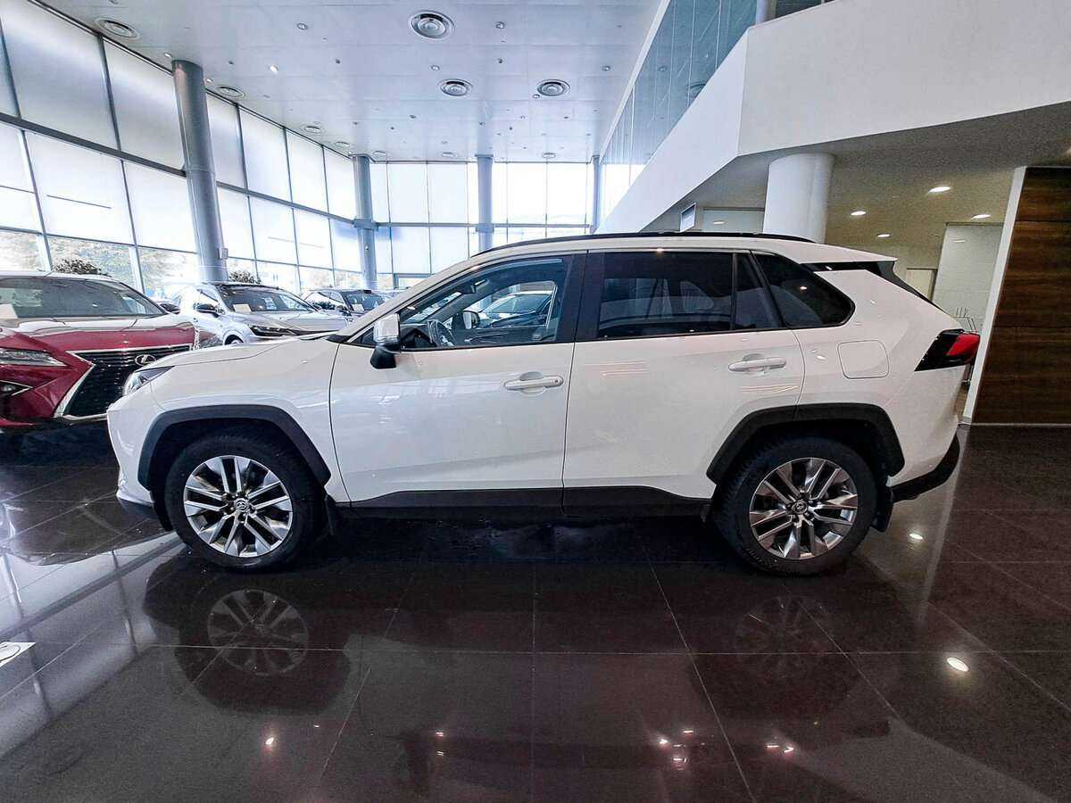 Toyota RAV4 с пробегом — 2021 год. Фото: #7