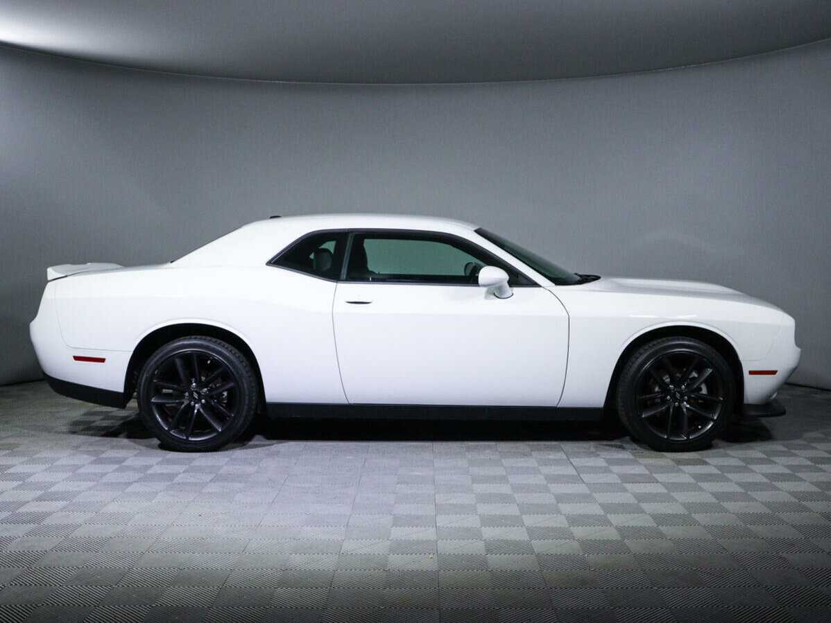 Dodge Challenger с пробегом — 2022 год. Фото: #3
