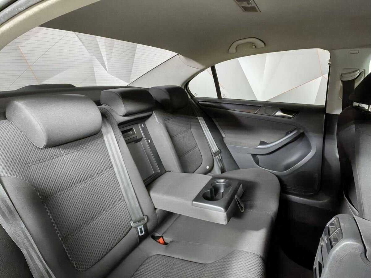Volkswagen Jetta с пробегом — 2011 год. Фото: #9