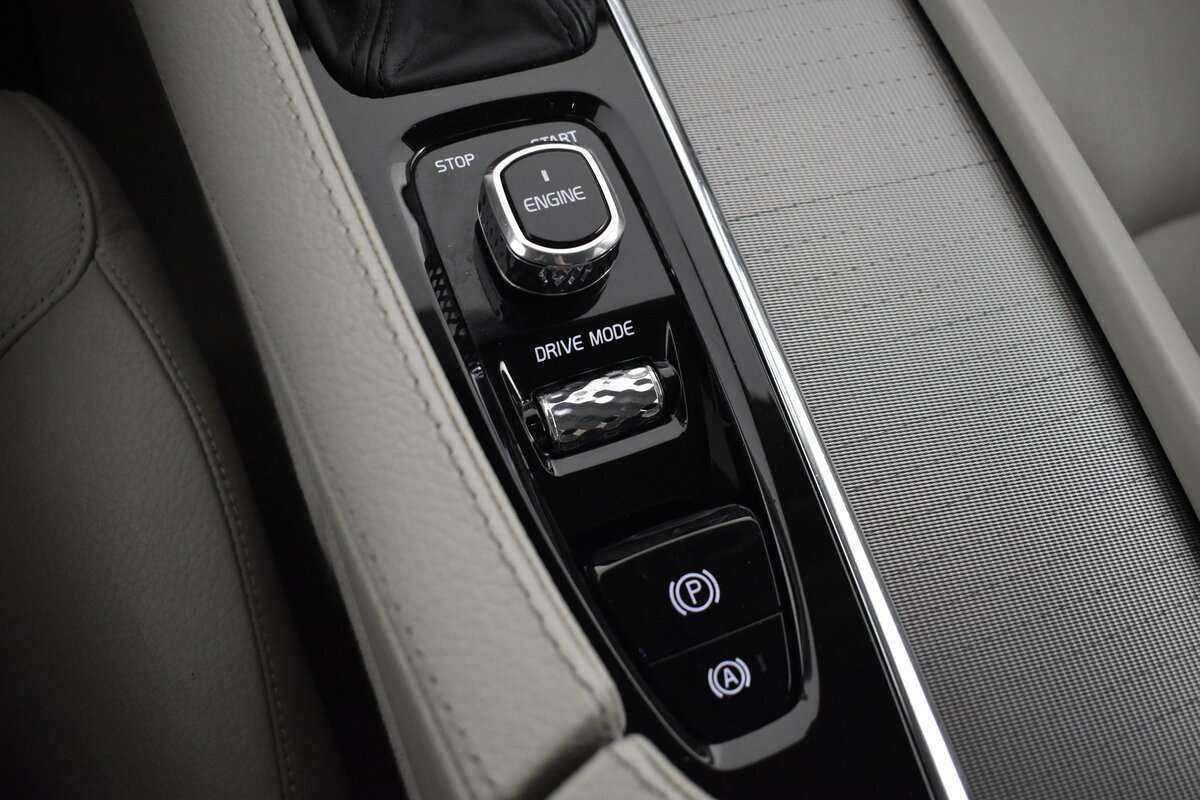 Volvo XC90 с пробегом — 2015 год. Фото: #16