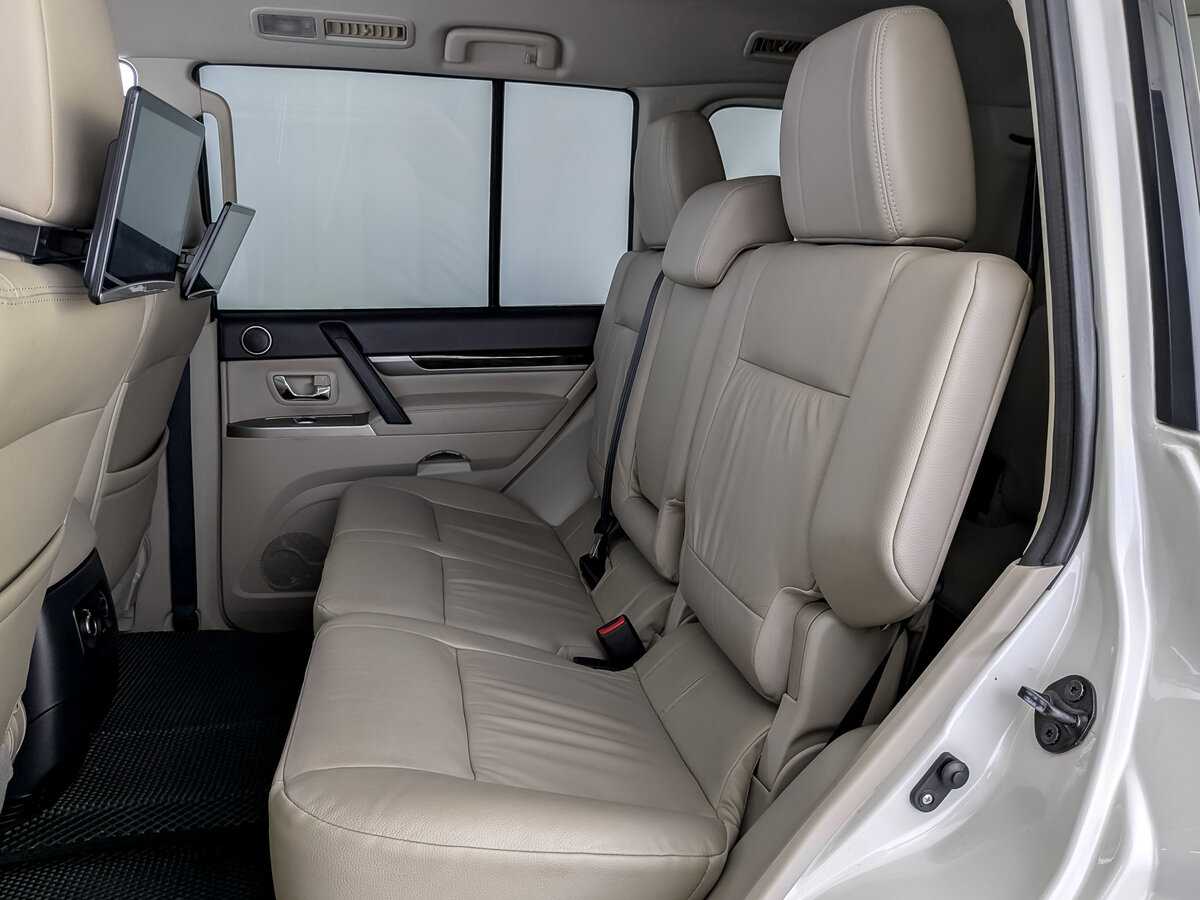 Mitsubishi Pajero с пробегом — 2019 год. Фото: #11