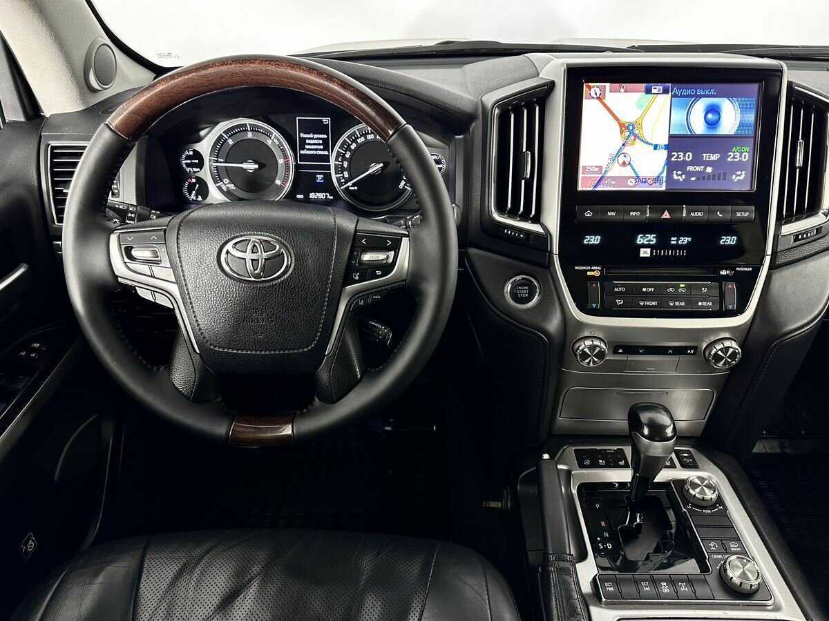 Toyota Land Cruiser с пробегом — 2017 год. Фото: #9