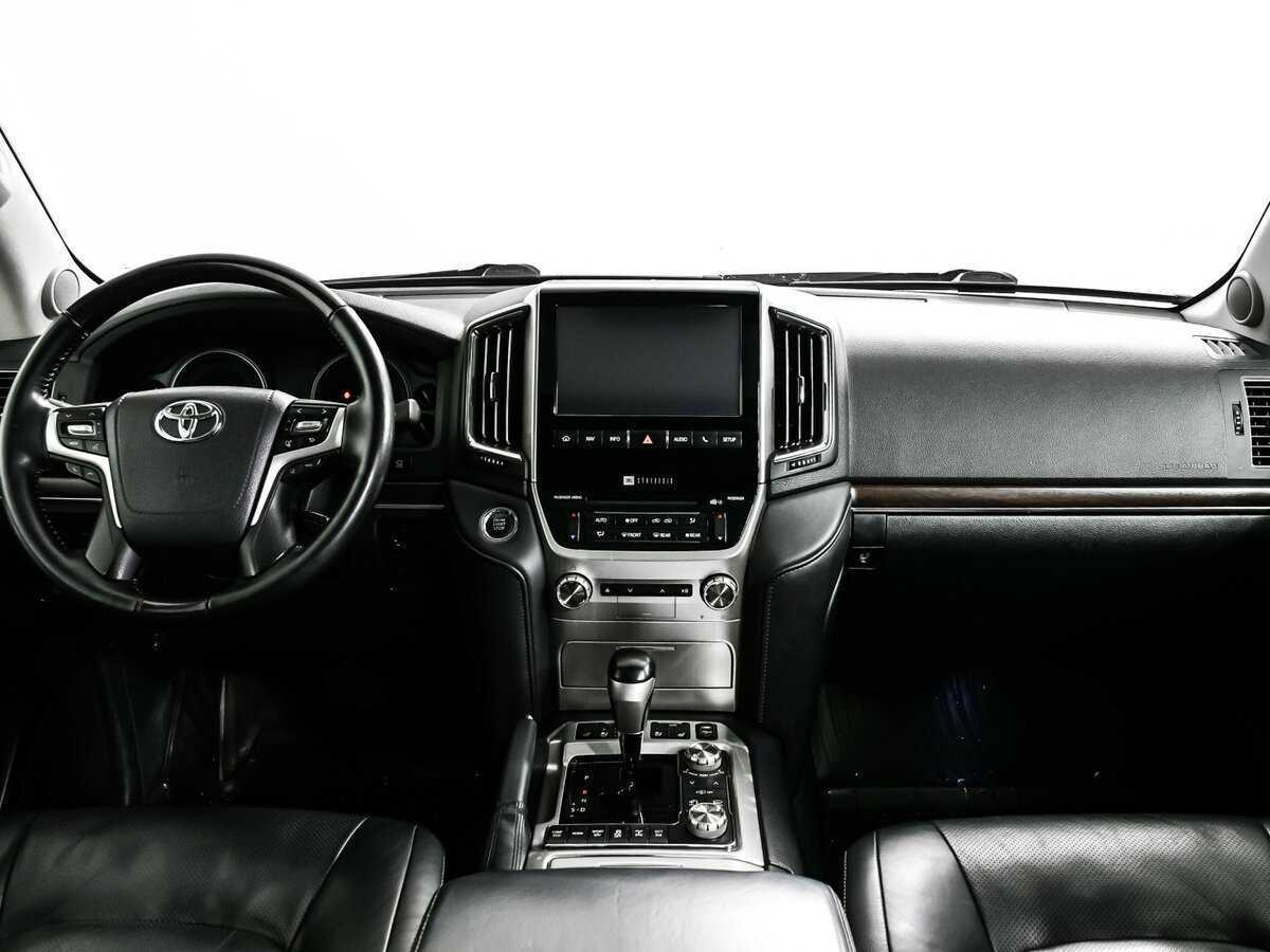 Toyota Land Cruiser с пробегом — 2017 год. Фото: #10