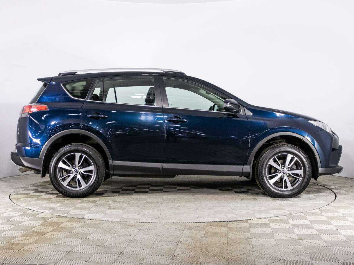 Toyota RAV4 с пробегом — 2018 год. Фото: #3