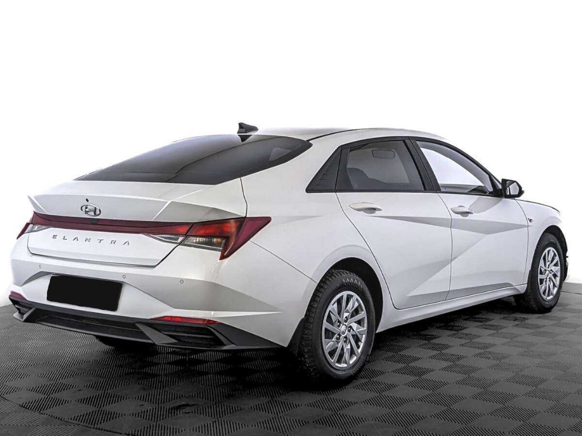 Hyundai Elantra с пробегом — 2022 год. Фото: #4