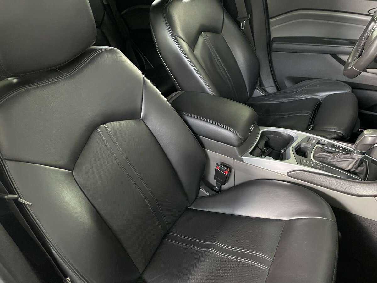 Cadillac SRX с пробегом — 2010 год. Фото: #23