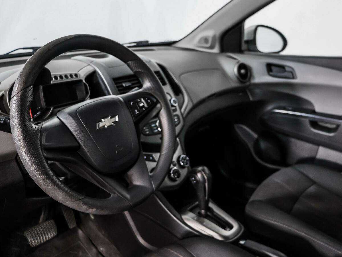 Chevrolet Aveo с пробегом — 2013 год. Фото: #8