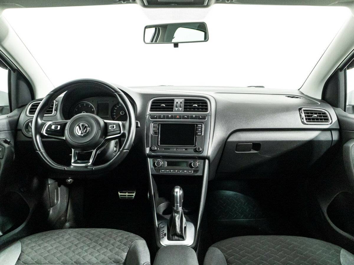 Volkswagen Polo с пробегом — 2018 год. Фото: #12