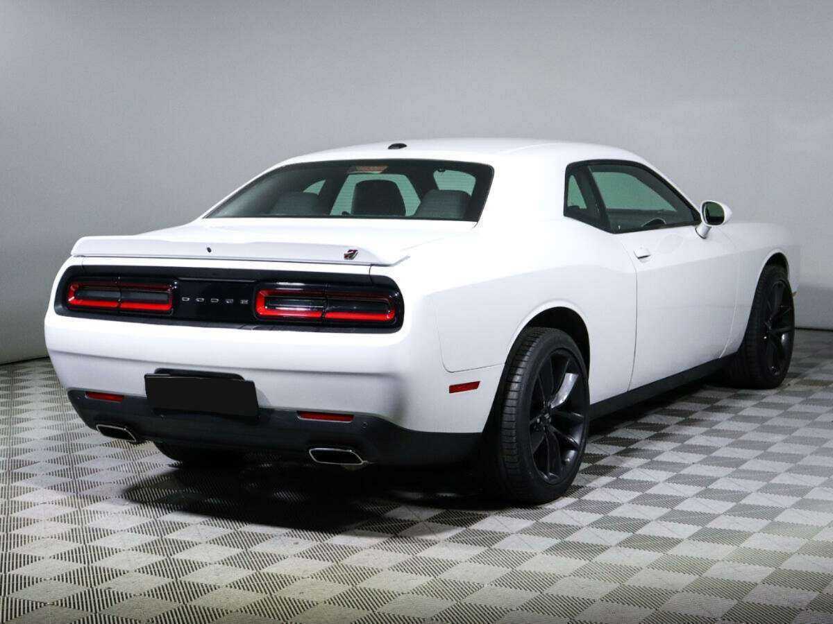 Dodge Challenger с пробегом — 2022 год. Фото: #3