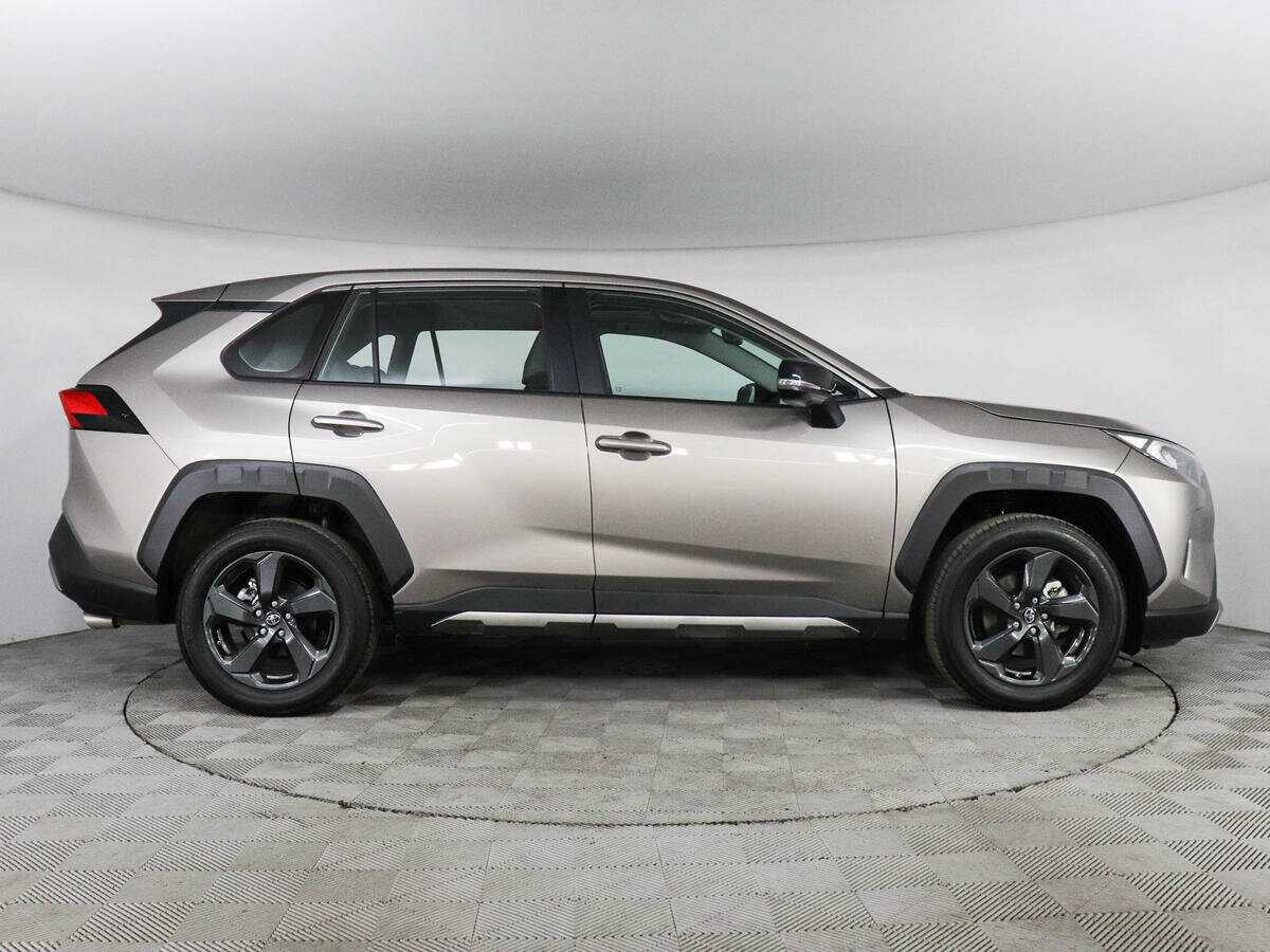 Toyota RAV4 с пробегом — 2023 год. Фото: #3