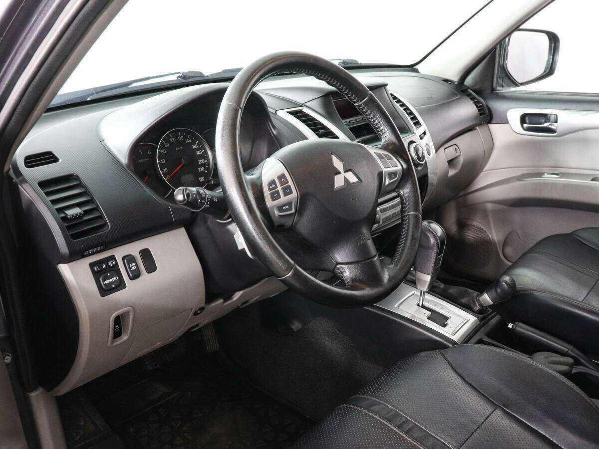 Mitsubishi Pajero Sport с пробегом — 2012 год. Фото: #8
