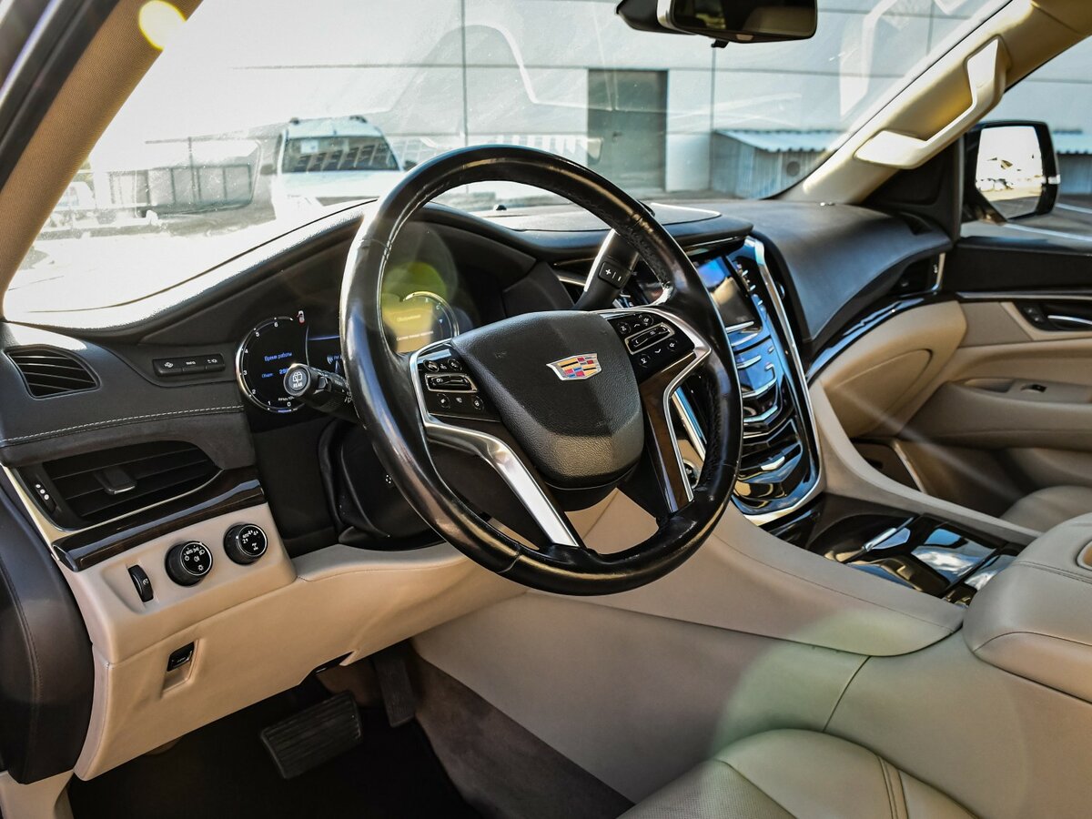 Cadillac Escalade с пробегом — 2018 год. Фото: #12