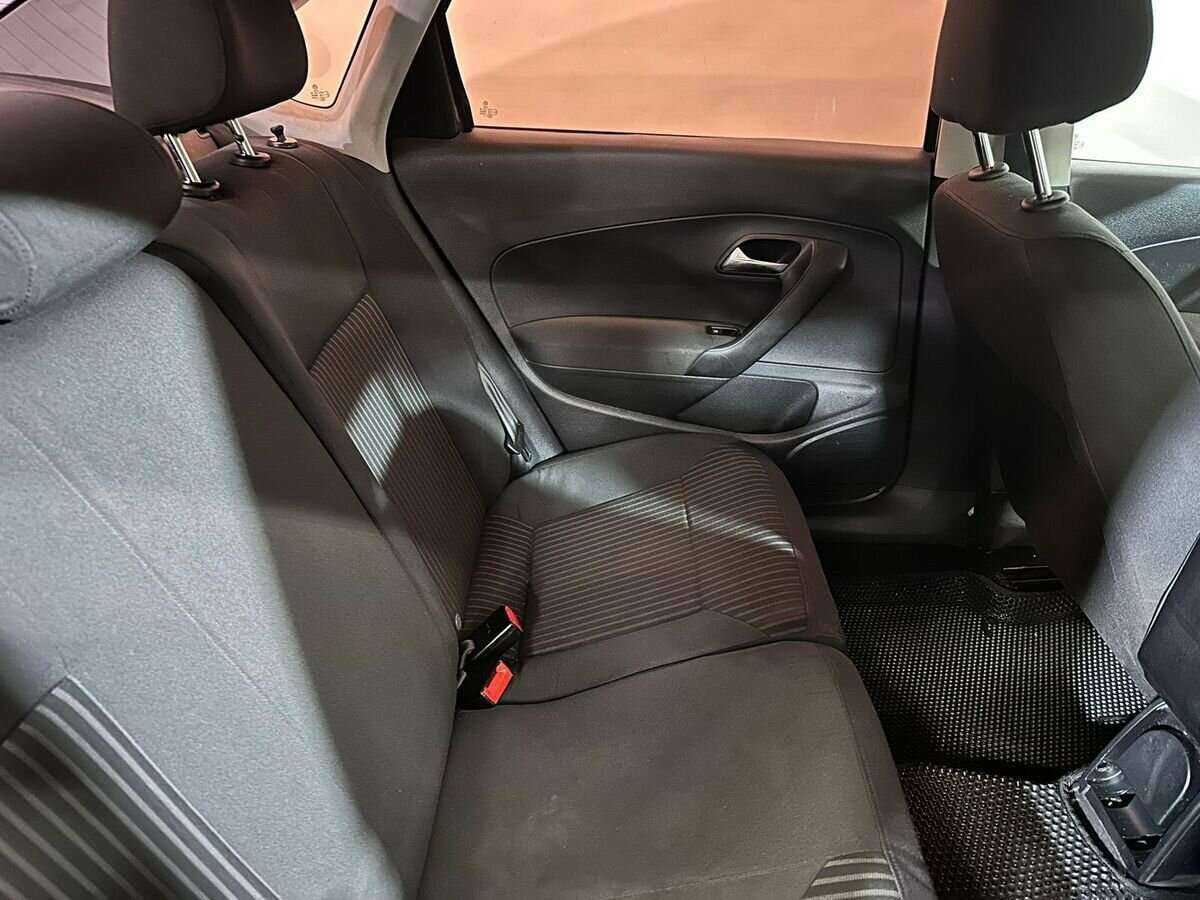 Volkswagen Polo с пробегом — 2011 год. Фото: #10