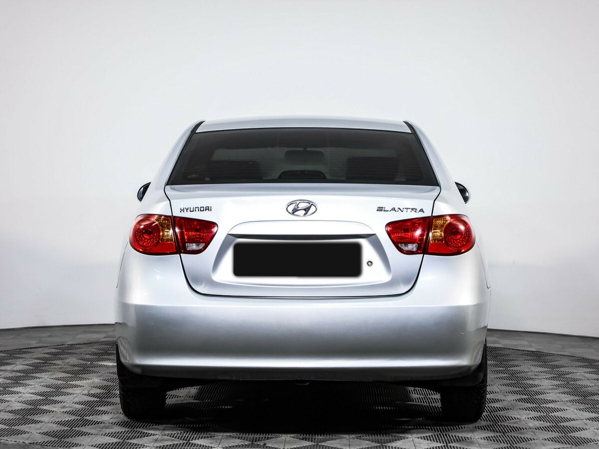 Hyundai Elantra с пробегом — 2008 год. Фото: #4