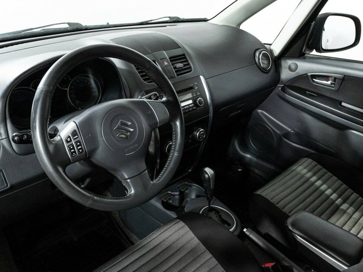 Suzuki SX4 с пробегом — 2010 год. Фото: #10