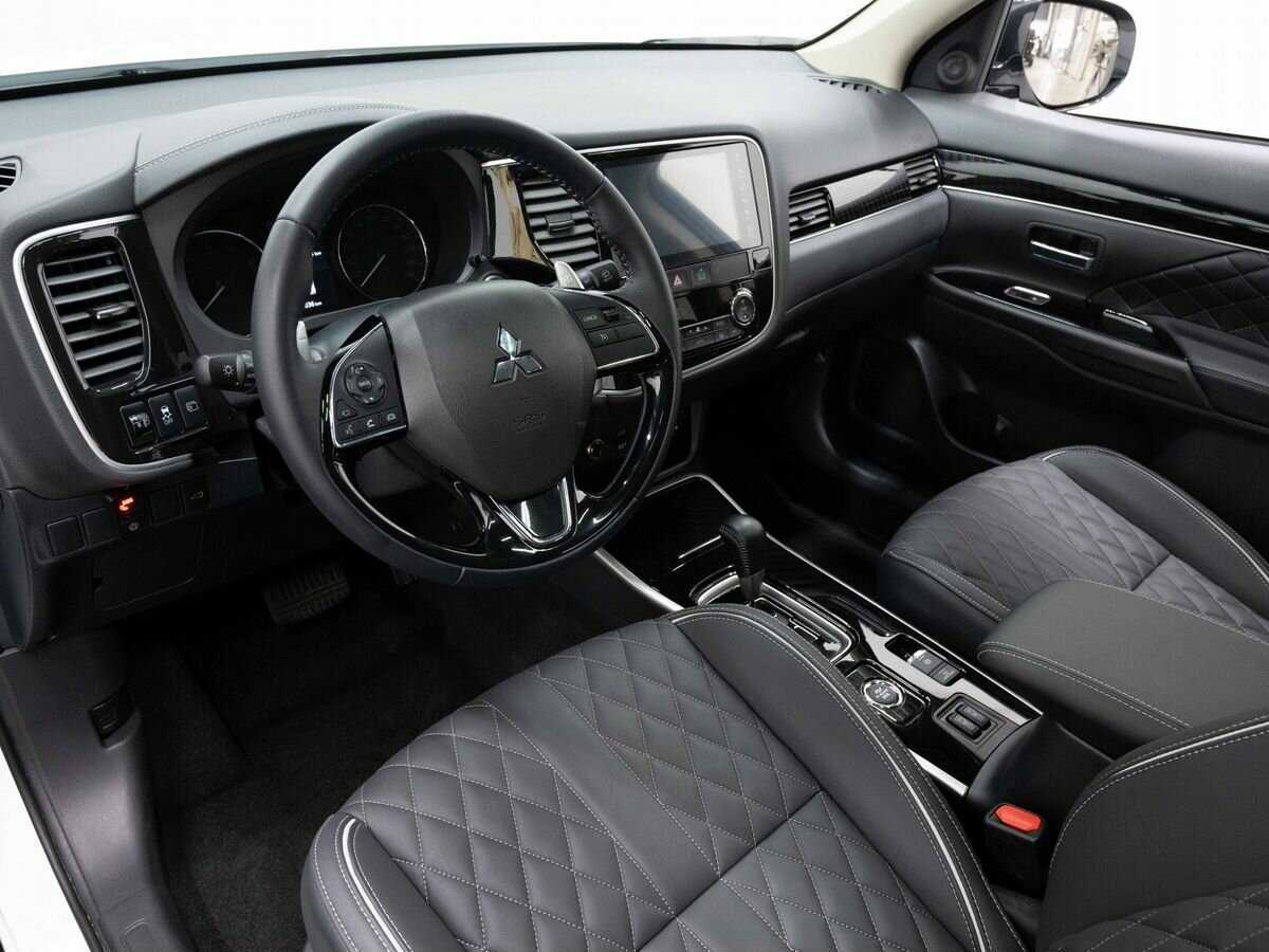 Mitsubishi Outlander с пробегом — 2022 год. Фото: #9