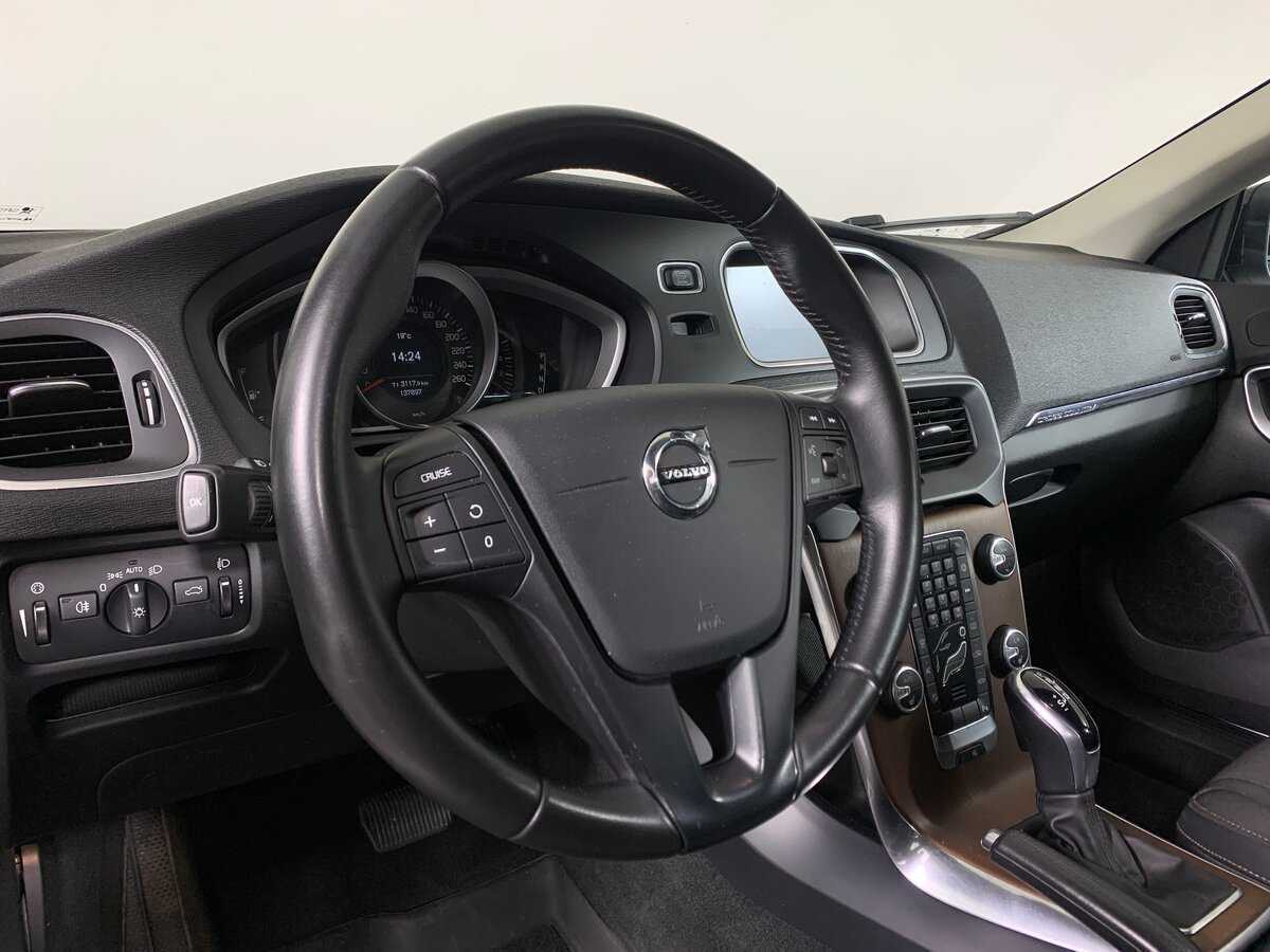 Volvo V40 Cross Country с пробегом — 2017 год. Фото: #11