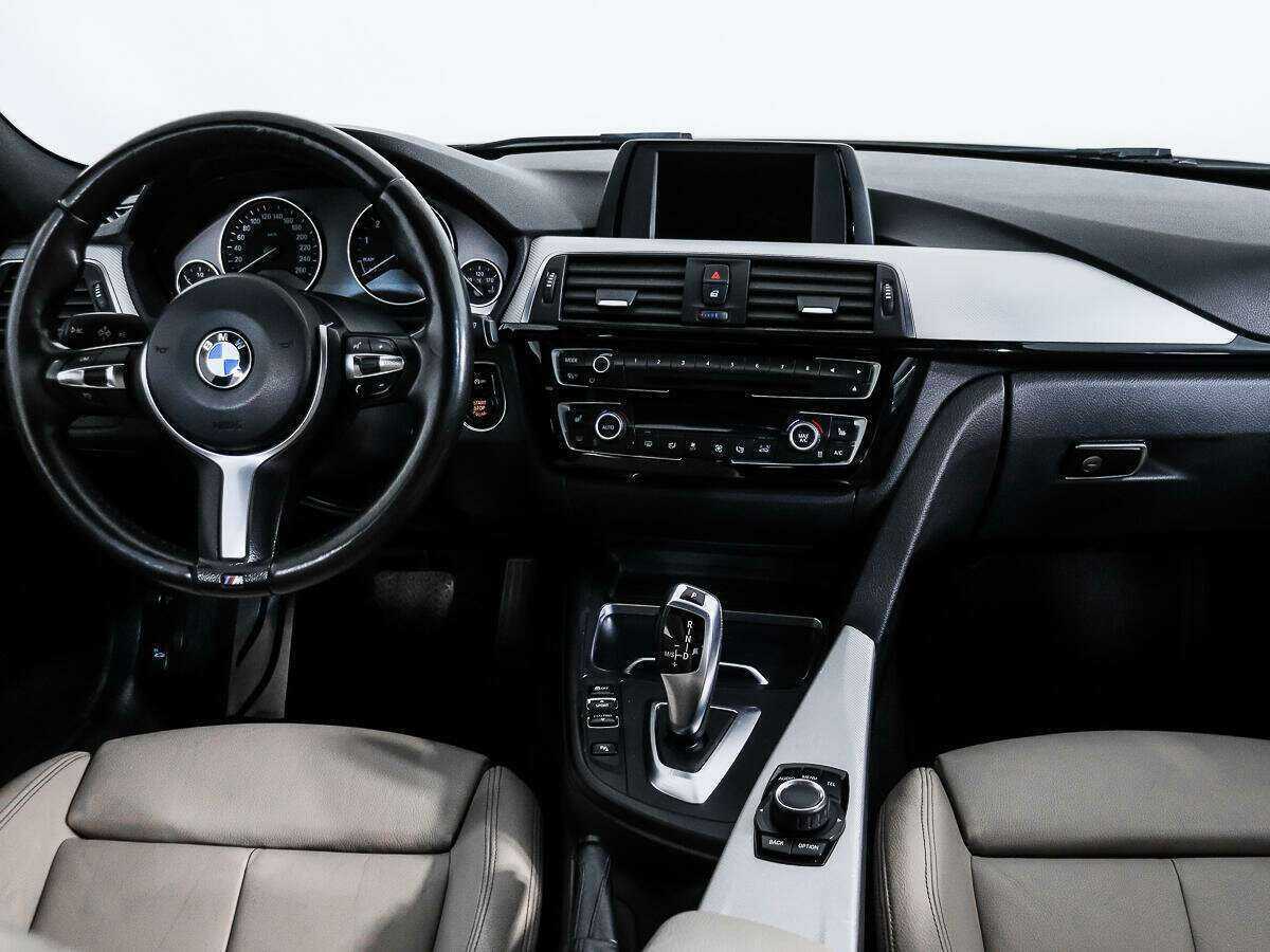 BMW 3 серии с пробегом — 2015 год. Фото: #9