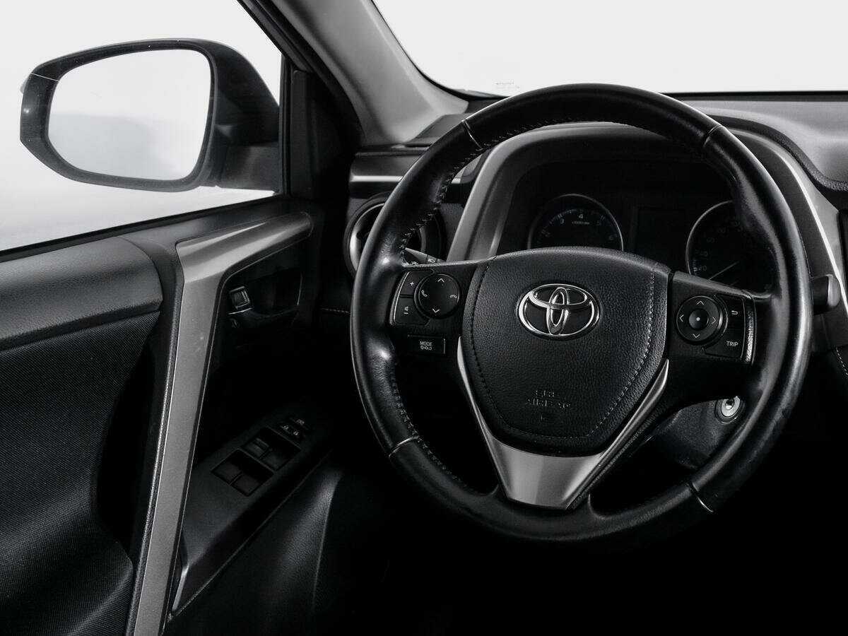 Toyota RAV4 с пробегом — 2018 год. Фото: #12