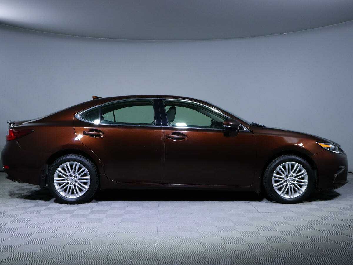 Lexus ES с пробегом — 2016 год. Фото: #3