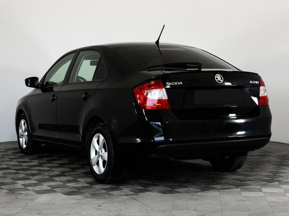 Skoda Rapid с пробегом — 2015 год. Фото: #6