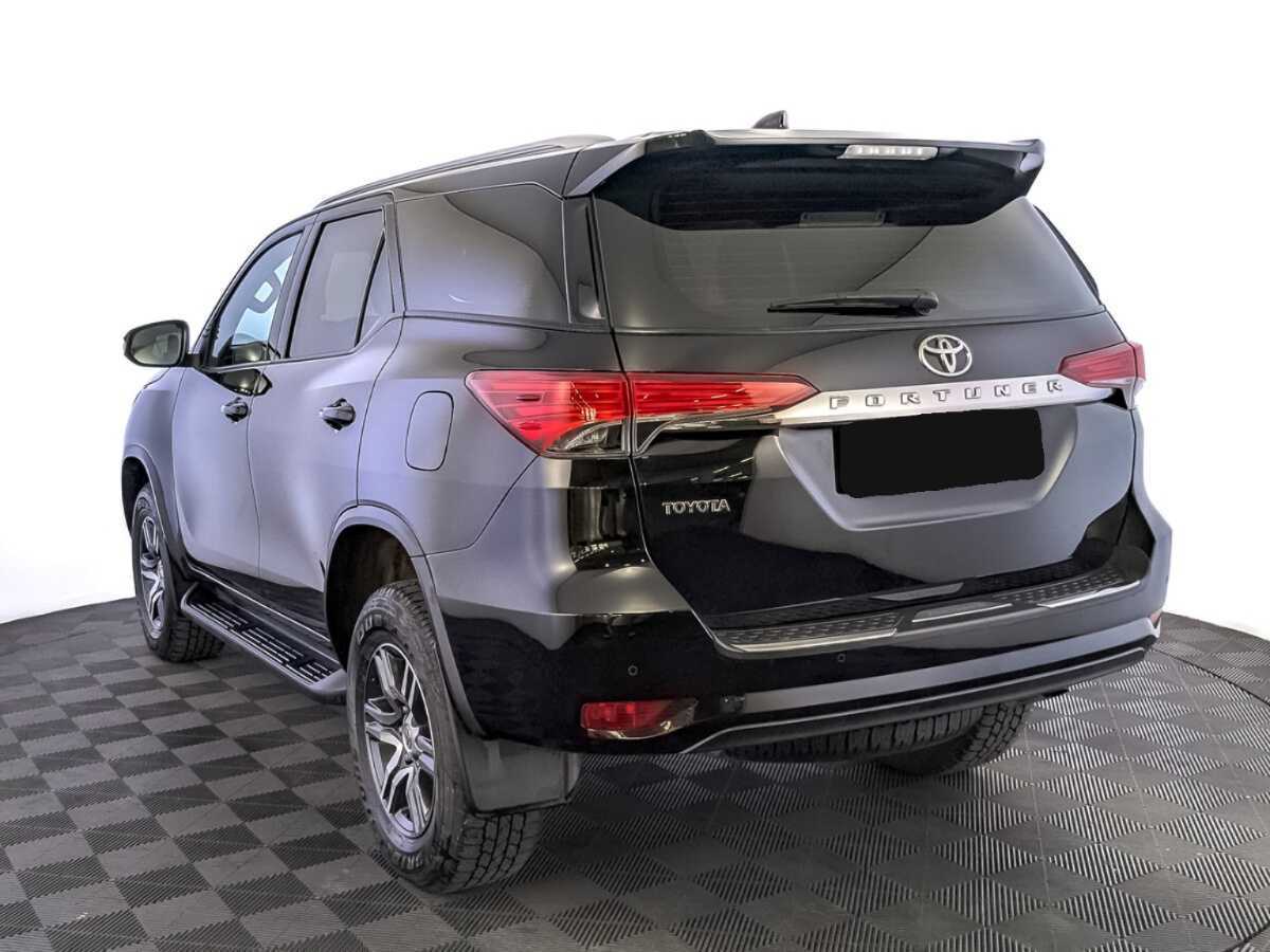 Toyota Fortuner с пробегом — 2021 год. Фото: #6