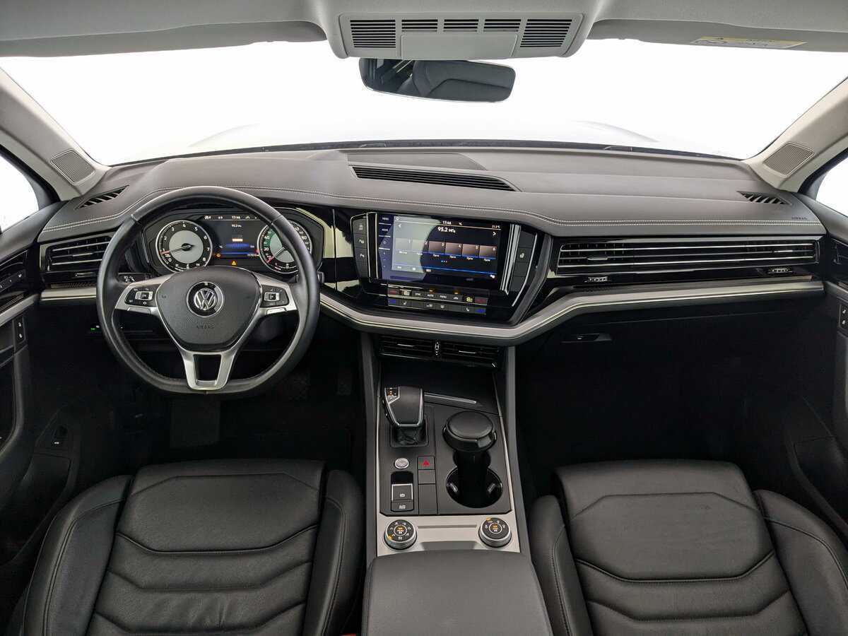 Volkswagen Touareg с пробегом — 2020 год. Фото: #11