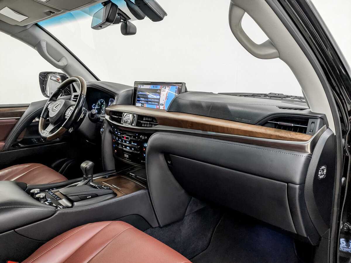 Lexus LX с пробегом — 2017 год. Фото: #10