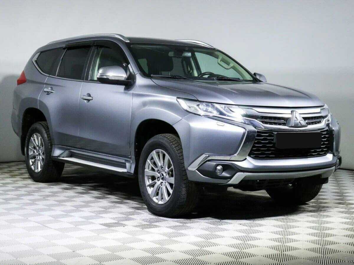 Mitsubishi Pajero Sport с пробегом — 2017 год. Фото: #2