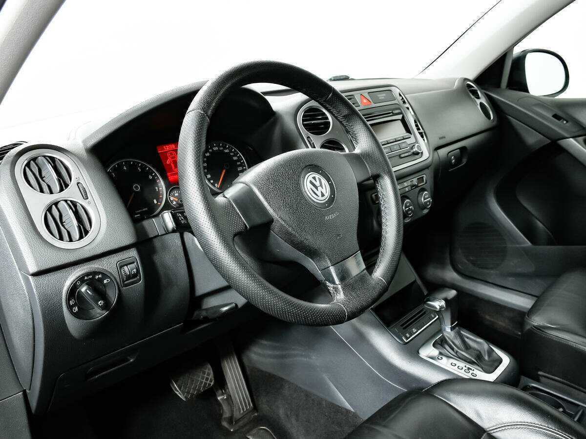 Volkswagen Tiguan с пробегом — 2008 год. Фото: #12