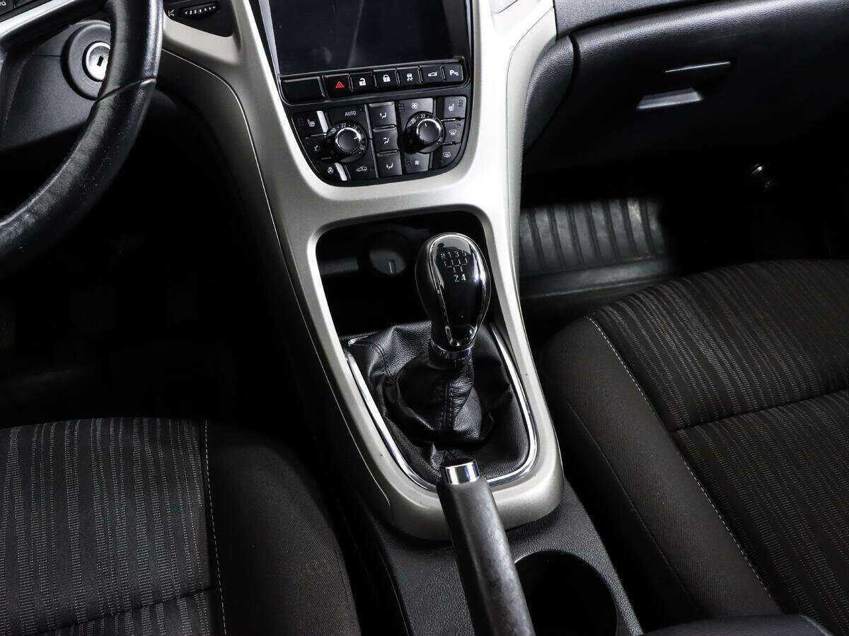 Opel Astra с пробегом — 2011 год. Фото: #11