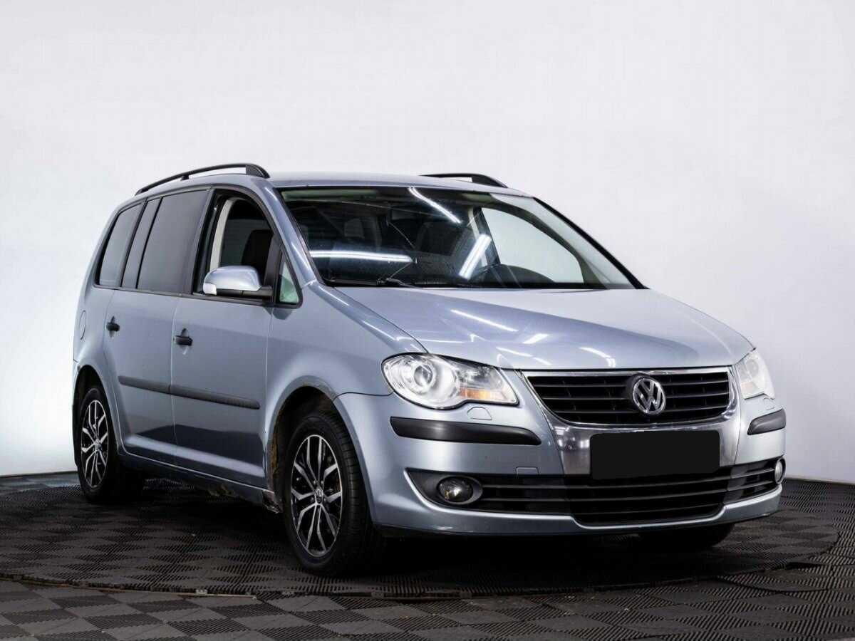 Volkswagen Touran с пробегом — 2008 год. Фото: #2