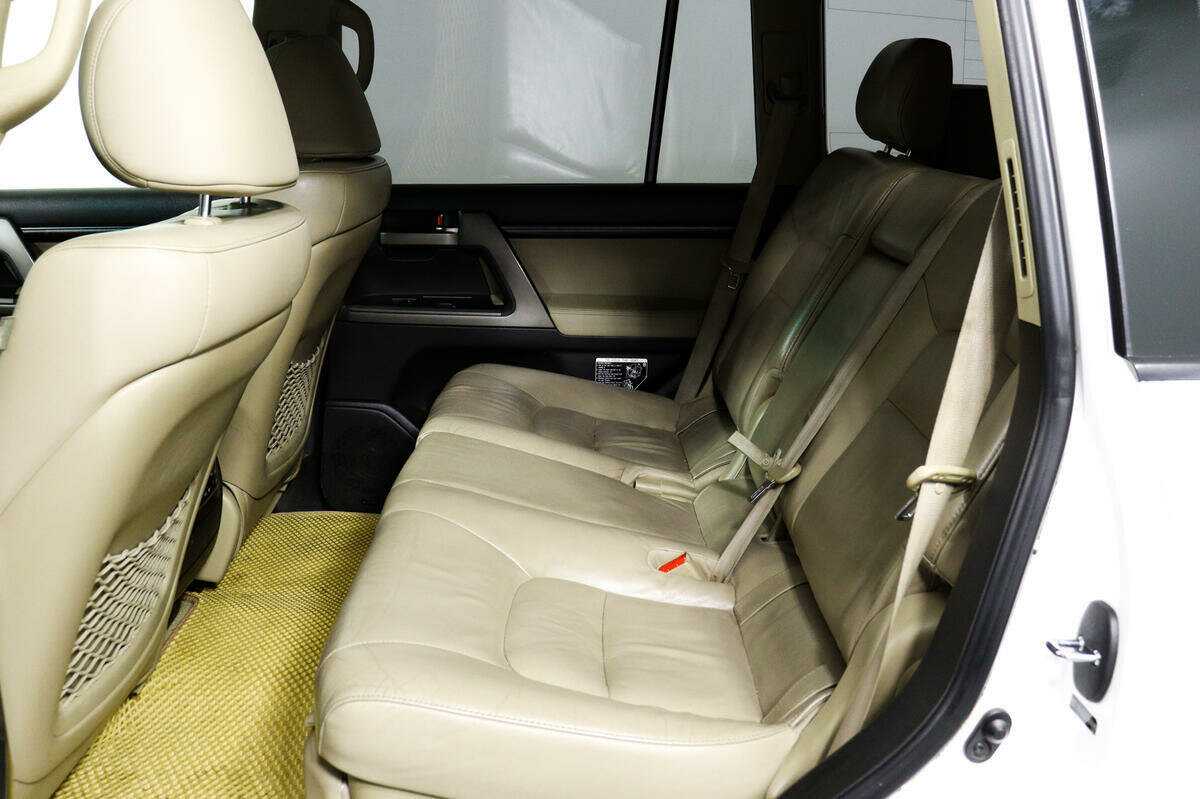 Toyota Land Cruiser с пробегом — 2011 год. Фото: #11