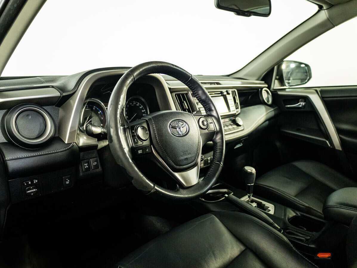 Toyota RAV4 с пробегом — 2015 год. Фото: #10