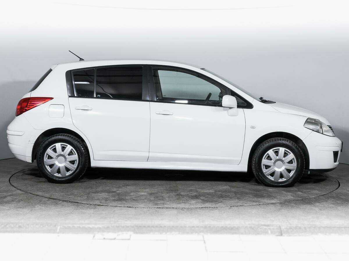 Nissan Tiida с пробегом — 2013 год. Фото: #3