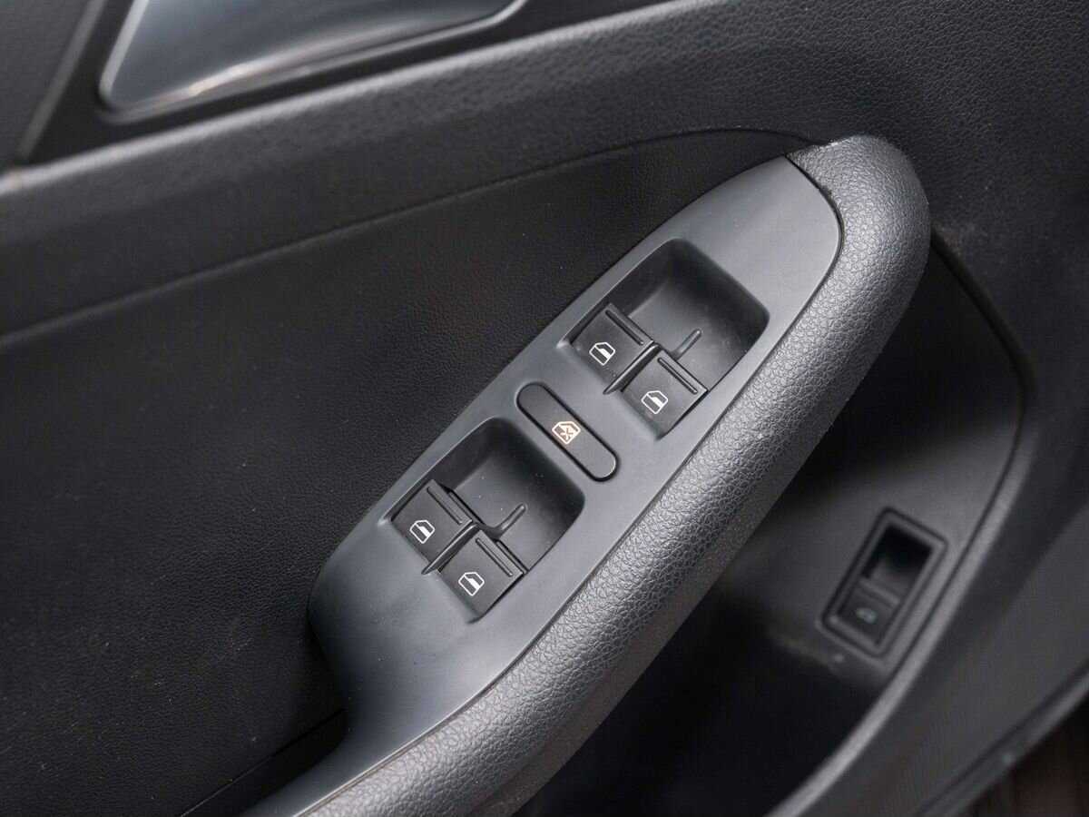 Volkswagen Jetta с пробегом — 2014 год. Фото: #14
