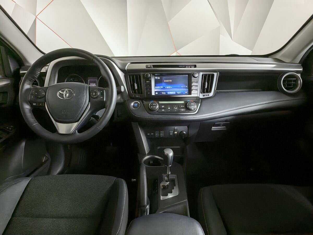 Toyota RAV4 с пробегом — 2018 год. Фото: #9