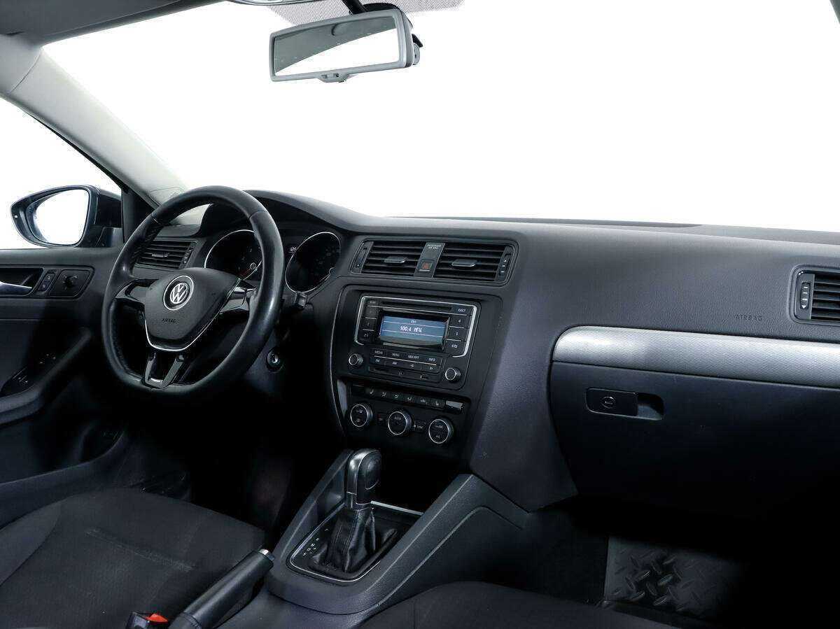 Volkswagen Jetta с пробегом — 2015 год. Фото: #8