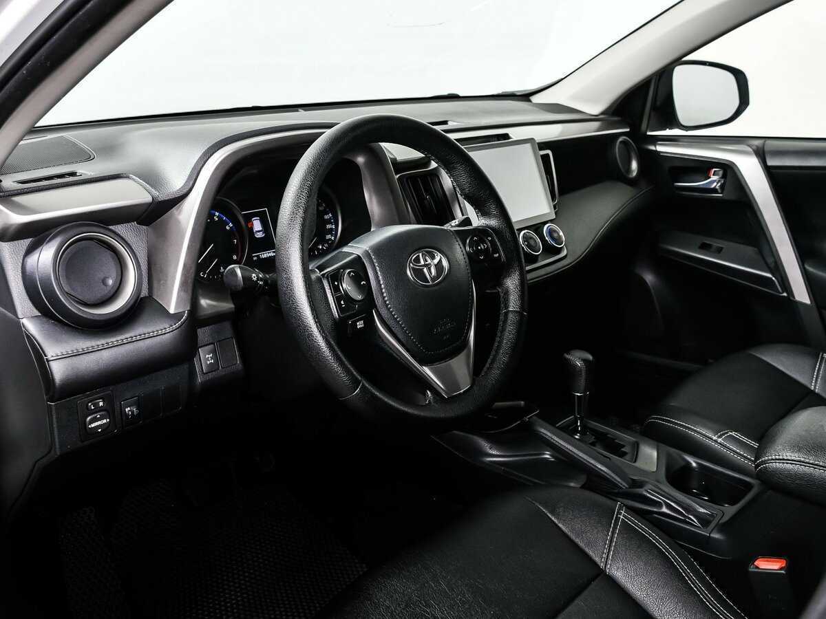 Toyota RAV4 с пробегом — 2017 год. Фото: #10