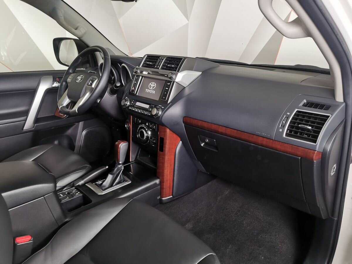 Toyota Land Cruiser Prado с пробегом — 2014 год. Фото: #8