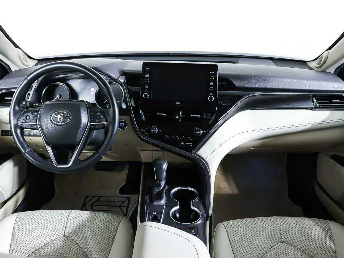 Toyota Camry с пробегом — 2021 год. Фото: #10