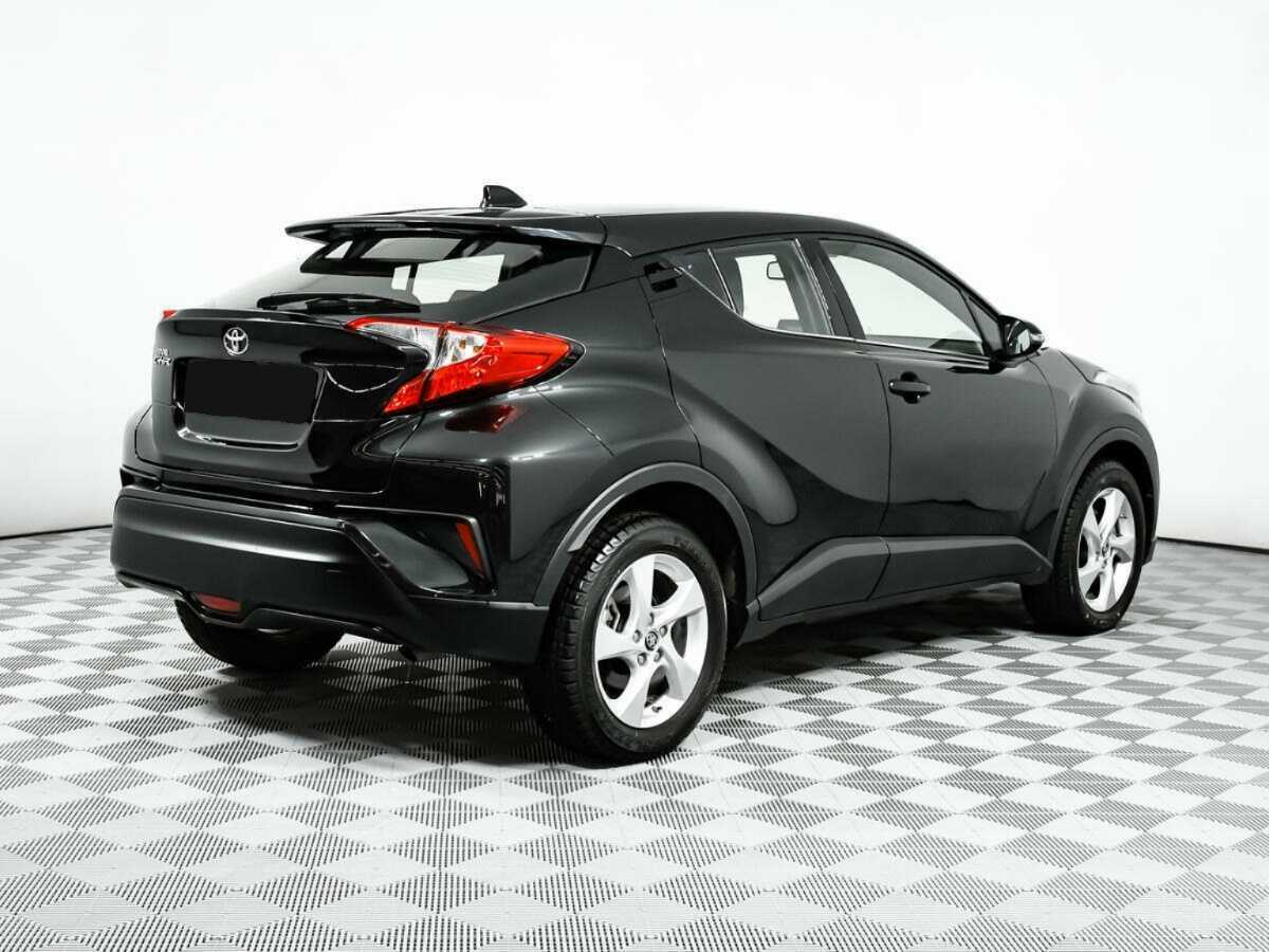 Toyota C-HR с пробегом — 2018 год. Фото: #4
