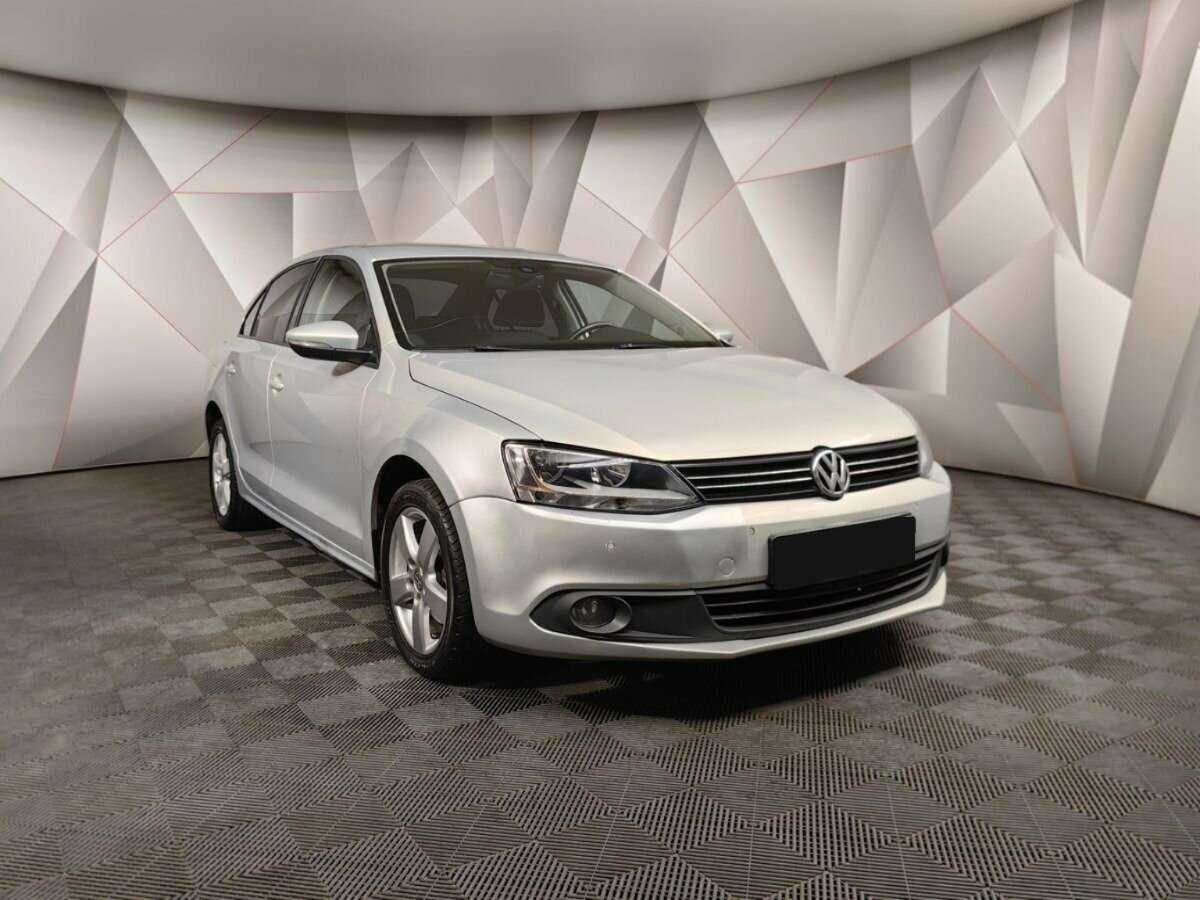 Volkswagen Jetta с пробегом — 2011 год. Фото: #2