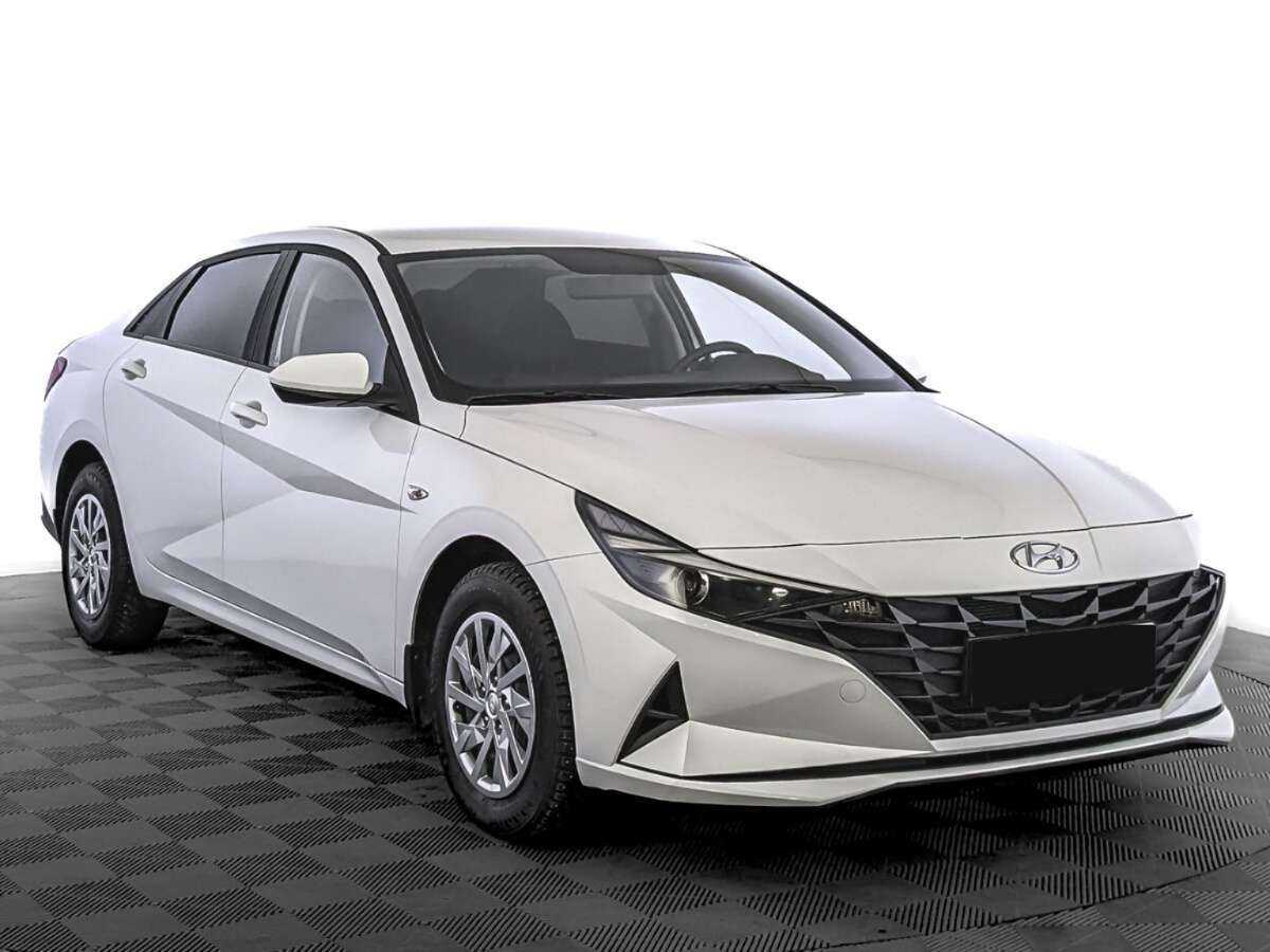 Hyundai Elantra с пробегом — 2022 год. Фото: #2