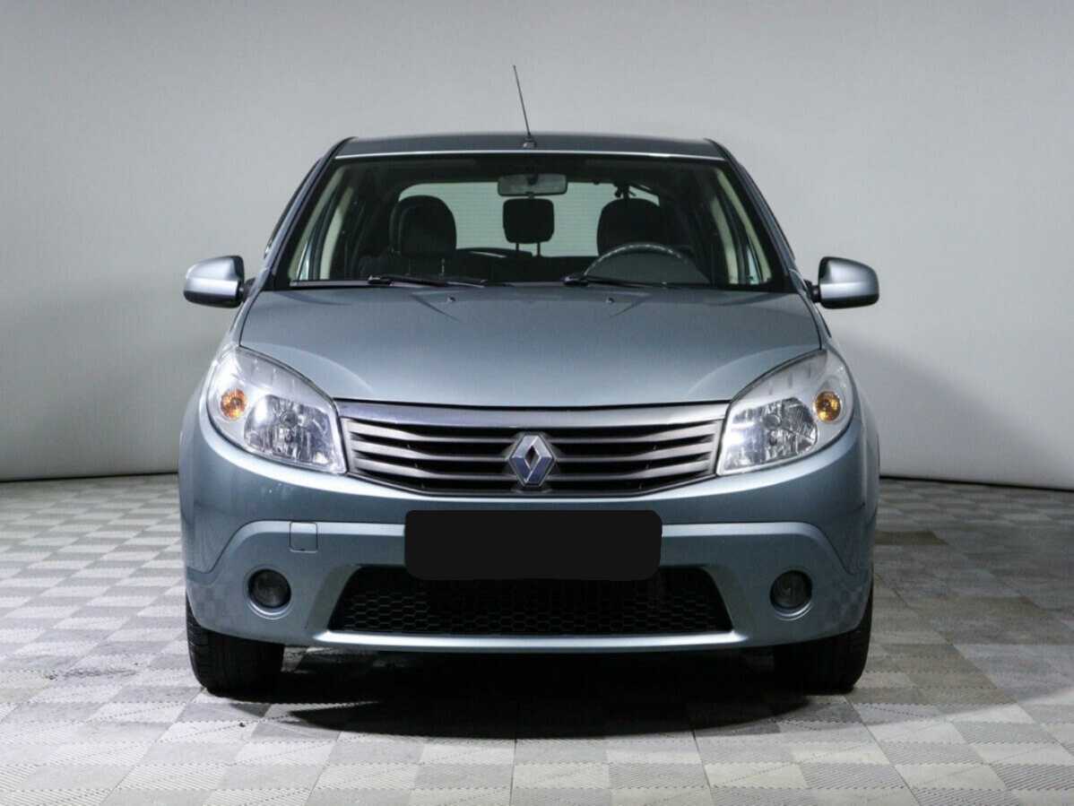 Renault Sandero с пробегом — 2011 год. Фото: #1