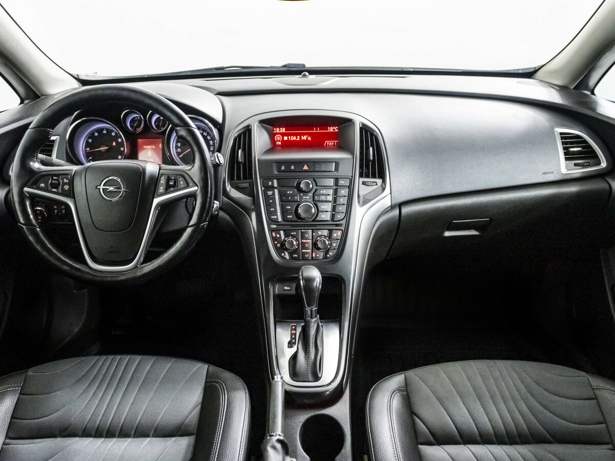 Opel Astra с пробегом — 2013 год. Фото: #13