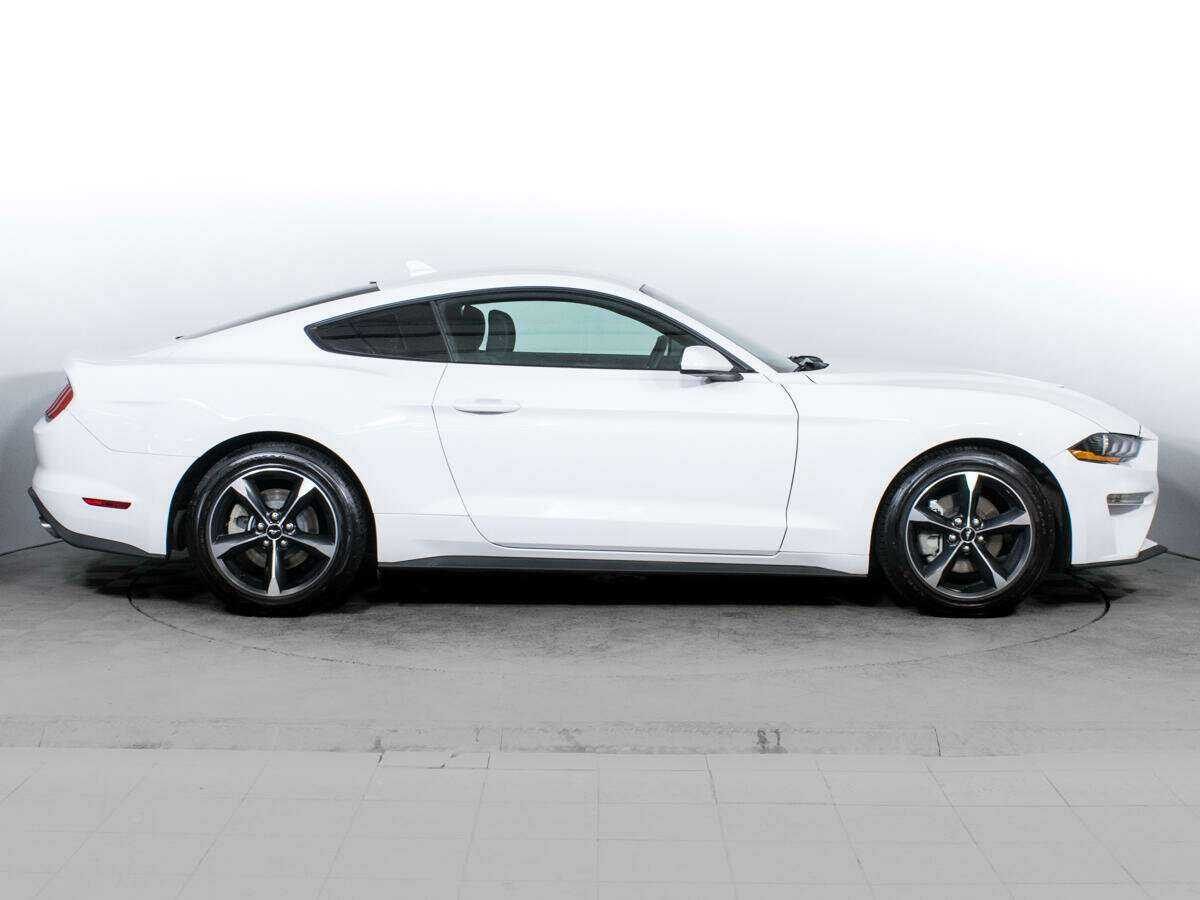 Ford Mustang с пробегом — 2022 год. Фото: #3