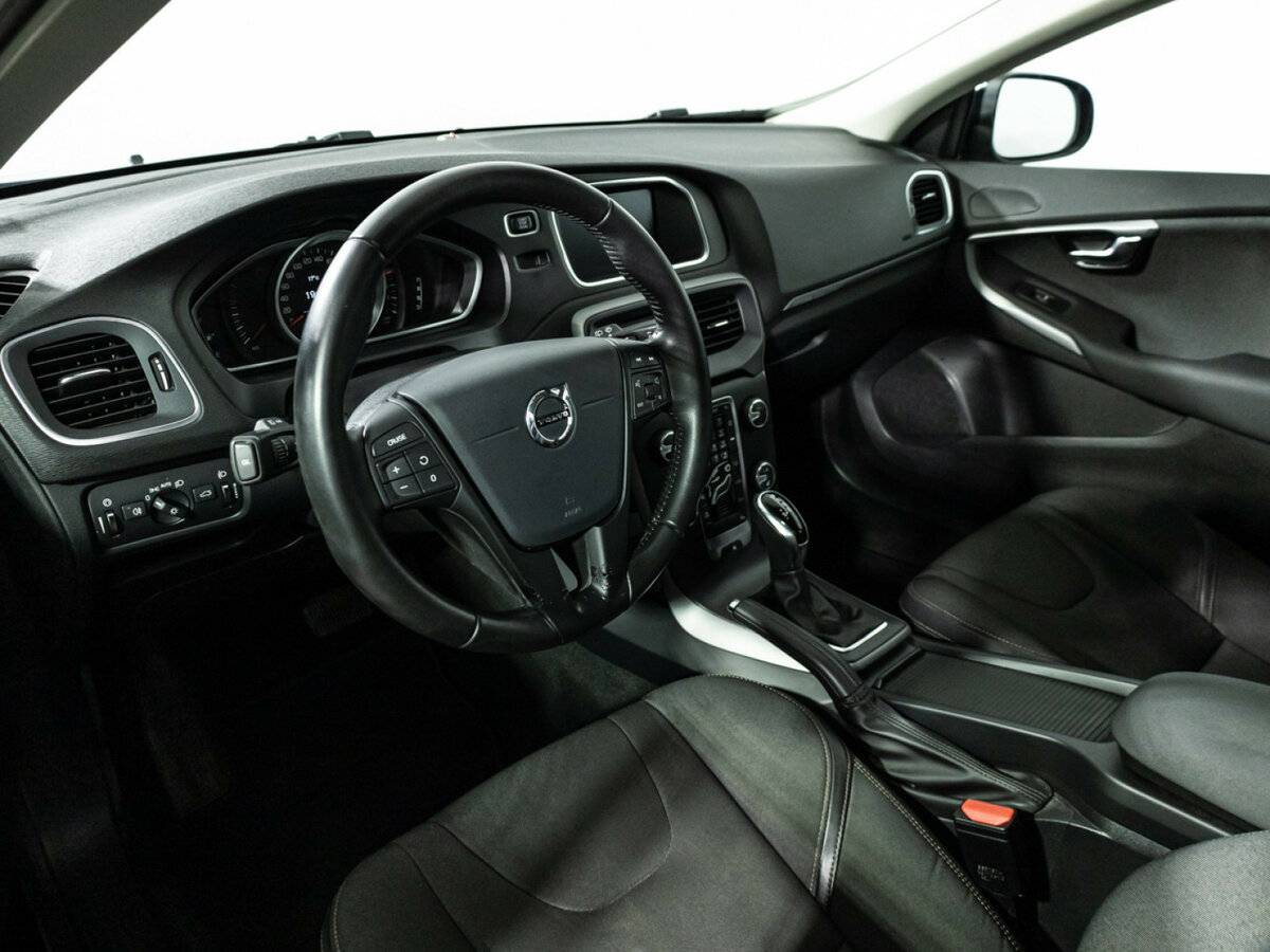 Volvo V40 Cross Country с пробегом — 2017 год. Фото: #10