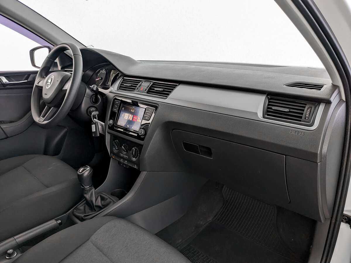 Skoda Rapid с пробегом — 2017 год. Фото: #8