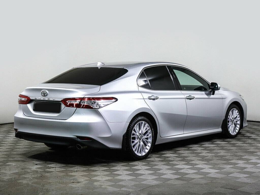 Toyota Camry с пробегом — 2018 год. Фото: #3